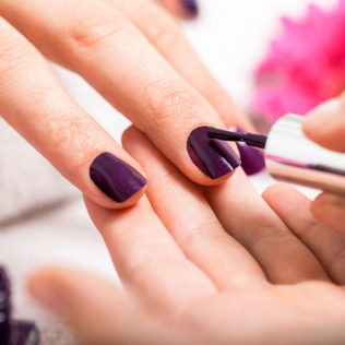 Manucure-lyon-karisa-semi-permanent-couleur-vernis pose d'ongles manucure vernis semi permanent institut beauté karisa lyon 3 garibaldi